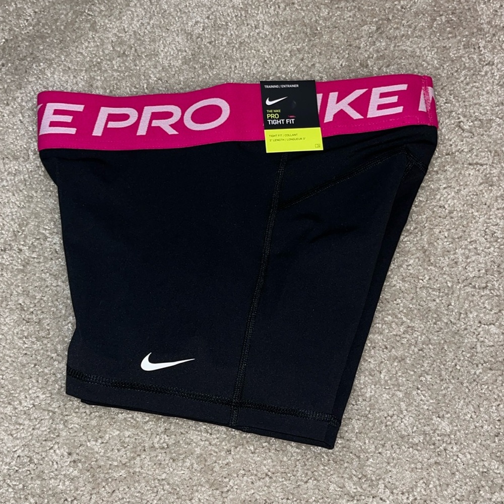 Black Nike Pro’s